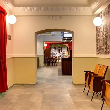 Meininger Termini Отель
